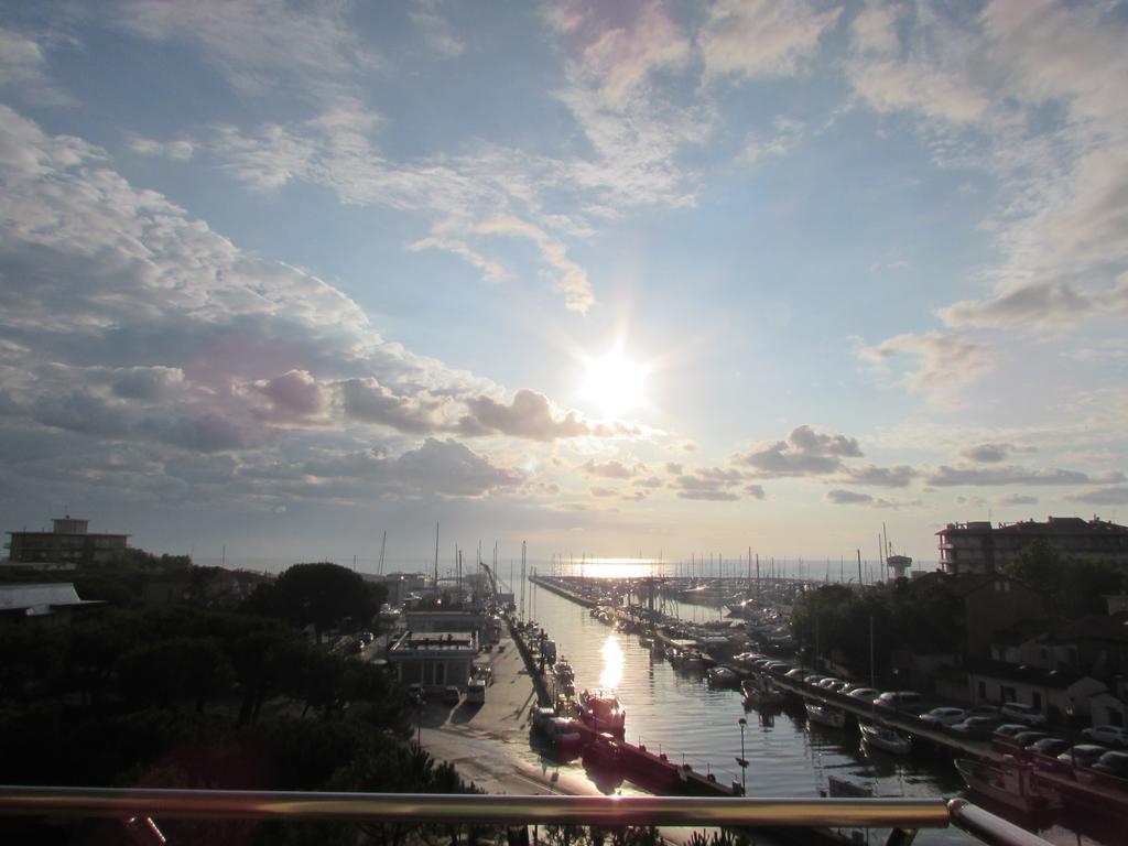 Hotel Franca Milano Marittima Buitenkant foto