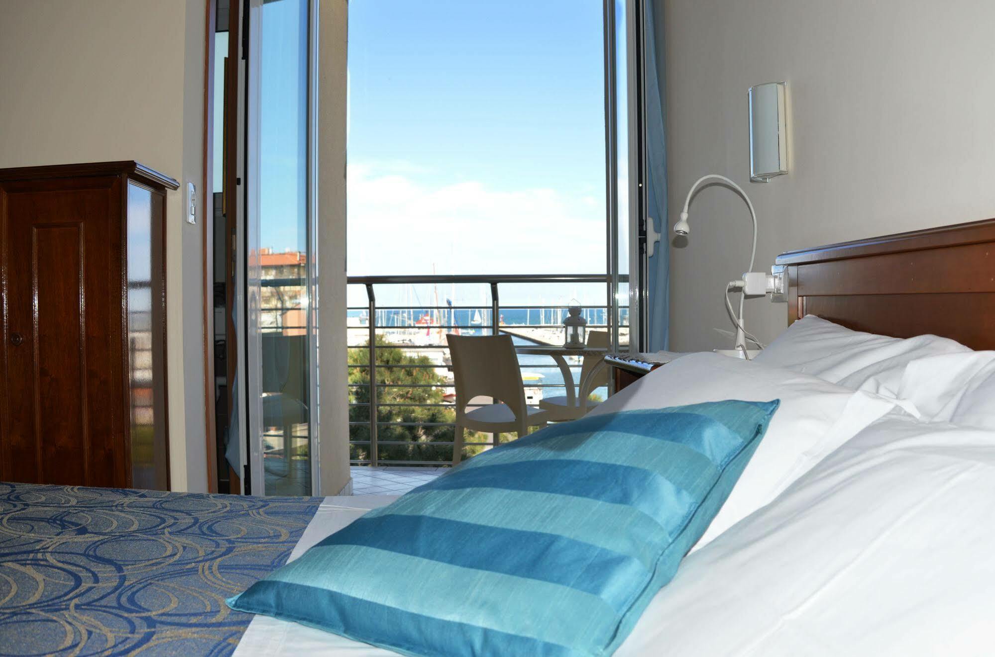 Hotel Franca Milano Marittima Buitenkant foto