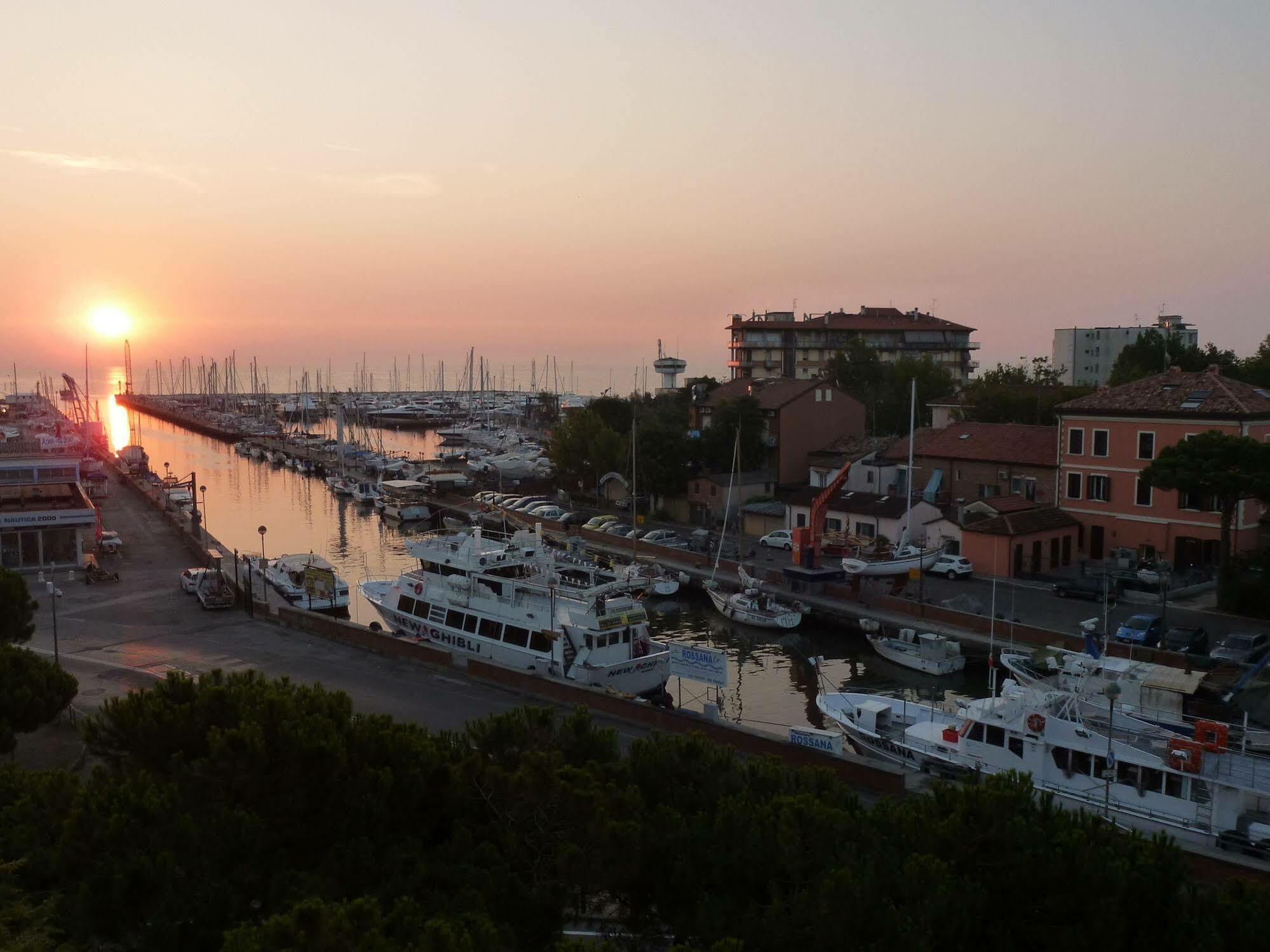 Hotel Franca Milano Marittima Buitenkant foto