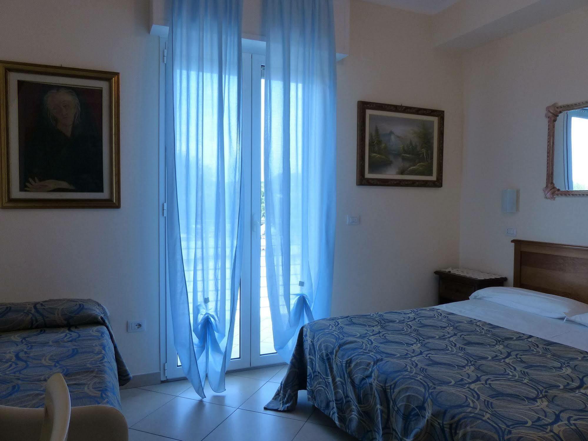 Hotel Franca Milano Marittima Buitenkant foto
