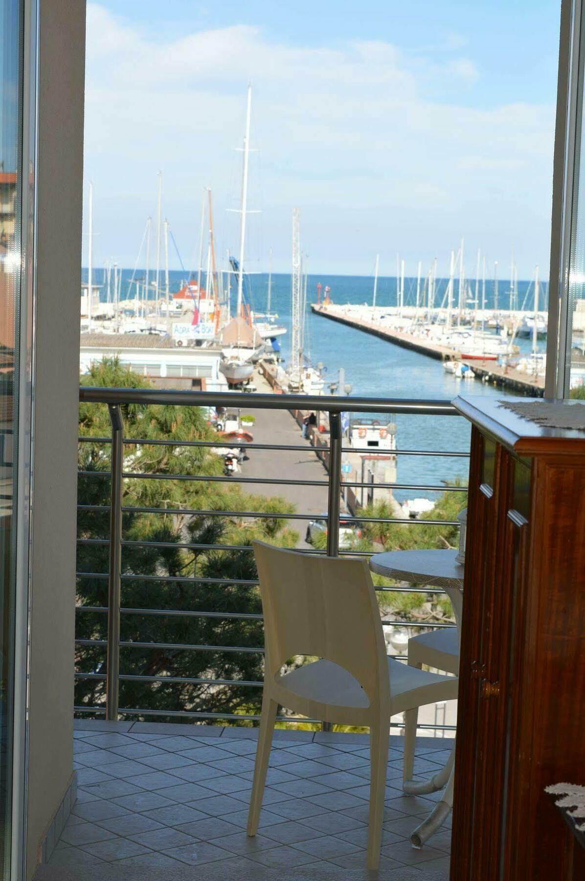 Hotel Franca Milano Marittima Buitenkant foto